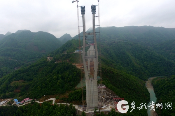 （中首）雲霧大橋主塔全面封頂 貴州將再添一座世界級大橋