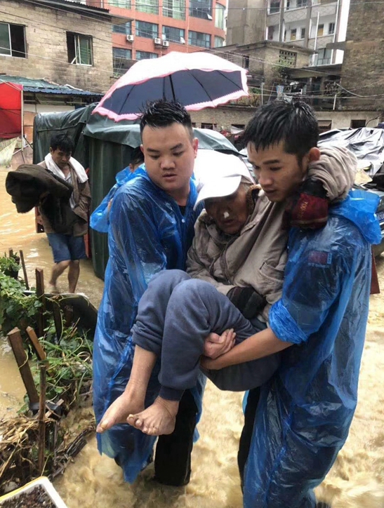 貴州安順紫雲組織多方力量應對暴雨天氣