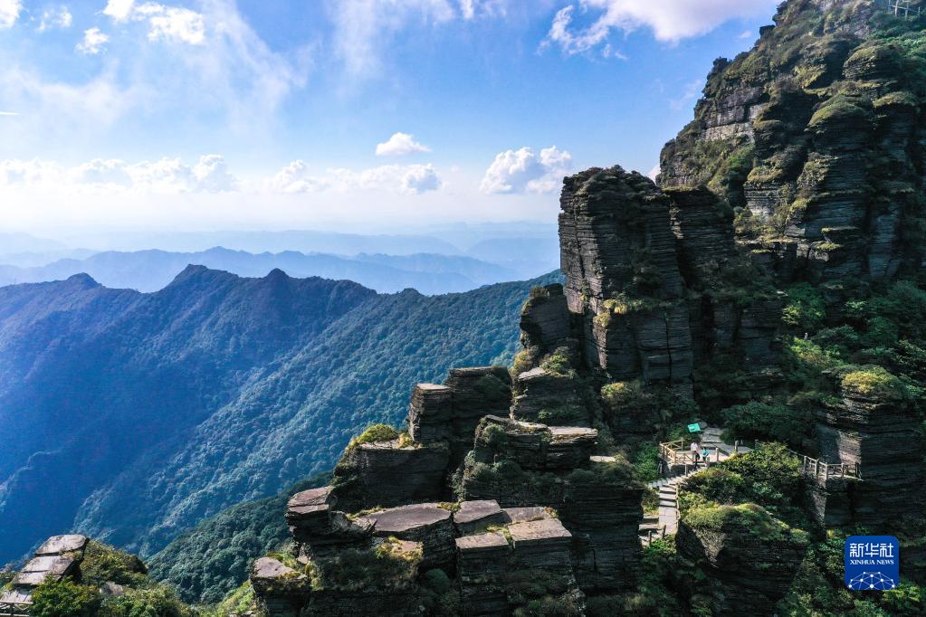 （中首）雲梯萬步天路遠 世界遺産梵凈山