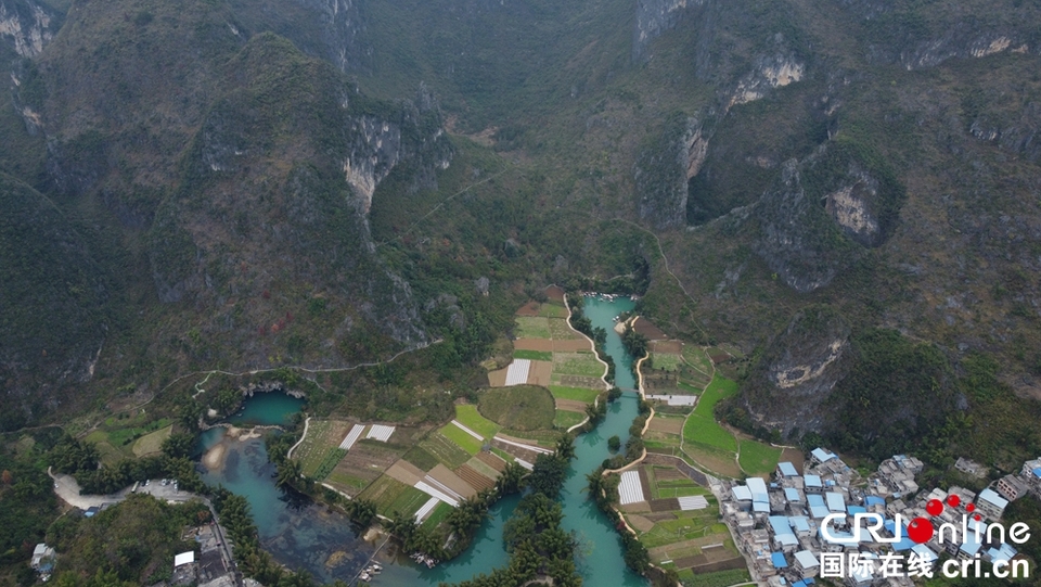 （原創）貴州羅甸：冬日康養旅遊漸風行_fororder_航拍下的羅甸大小井旅遊景區。楊光振攝.JPG