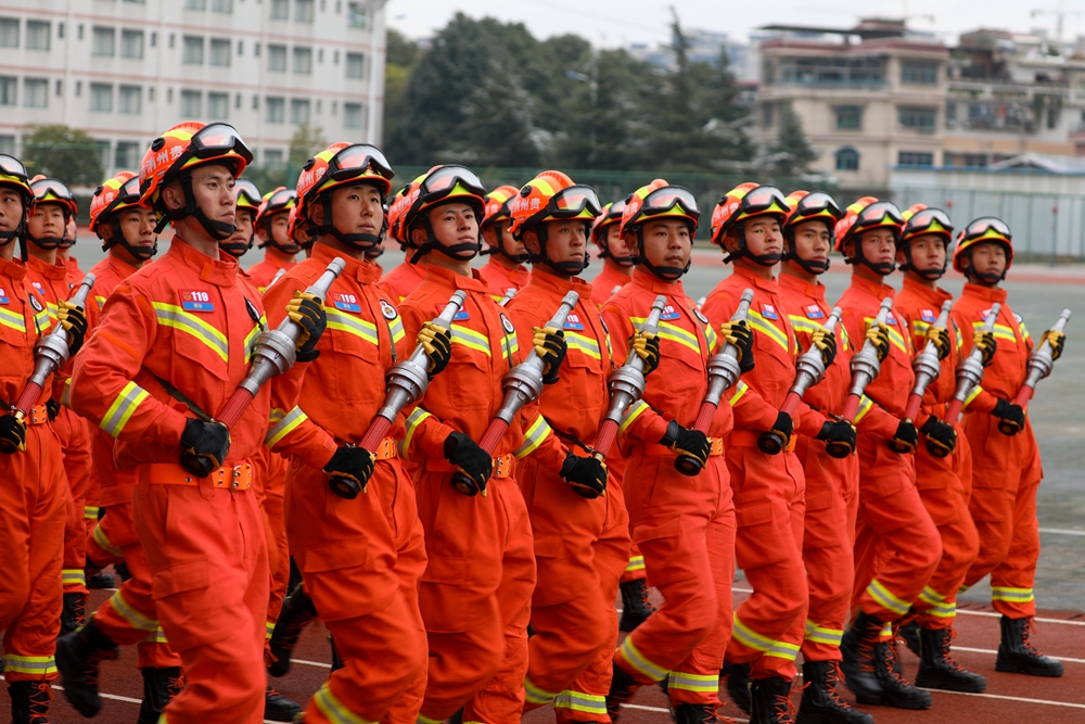 （供稿）貴州省消防救援總隊舉辦2020年新招錄消防員授銜表彰暨訓練成果彙報演示大會_fororder_8R7A3550