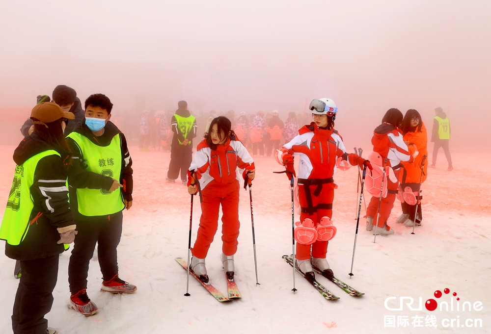 （原創）貴州省高校助力冬奧會冰雪體驗行在六盤水市水城區舉行_fororder_組圖2