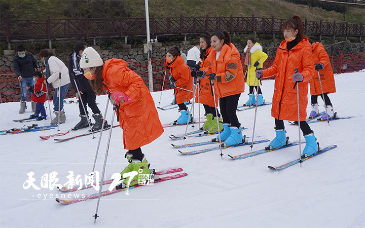 （中首）冬遊冰火兩重天 貴州滑雪與泡湯引客來