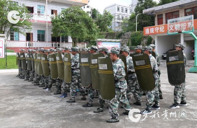 （市州）貴州關嶺縣人武部組織120名民兵基地化輪訓