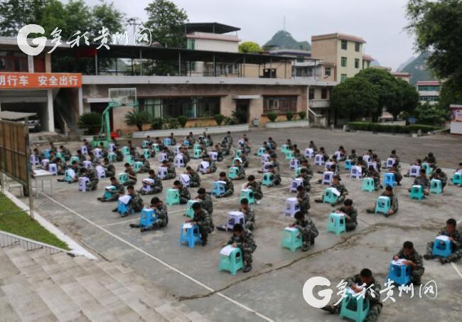 （市州）貴州關嶺縣人武部組織120名民兵基地化輪訓