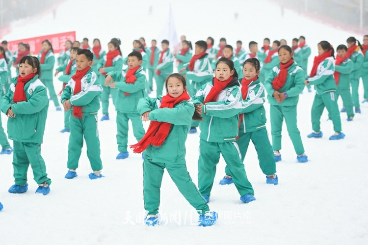 （中首）築夢冬奧丨六盤水：冰雪運動進校園