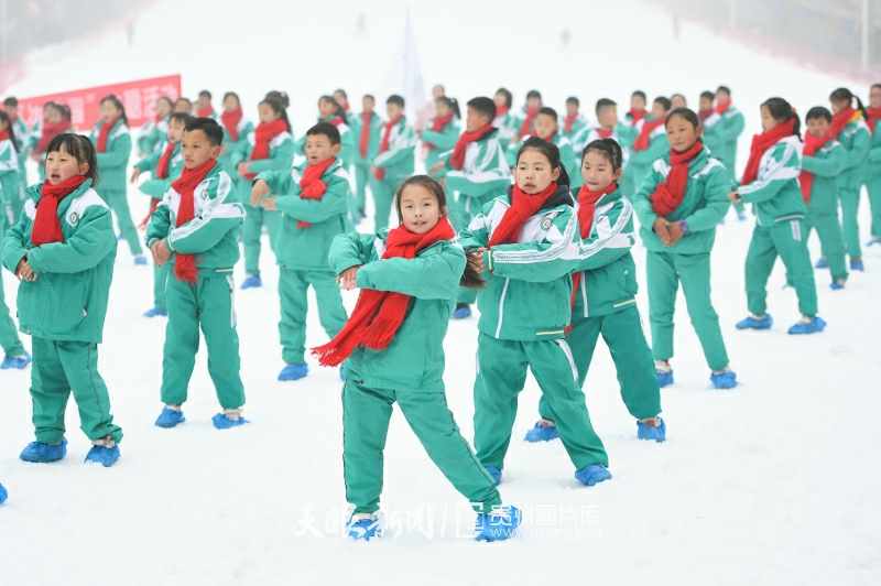 （中首）築夢冬奧丨六盤水：冰雪運動進校園