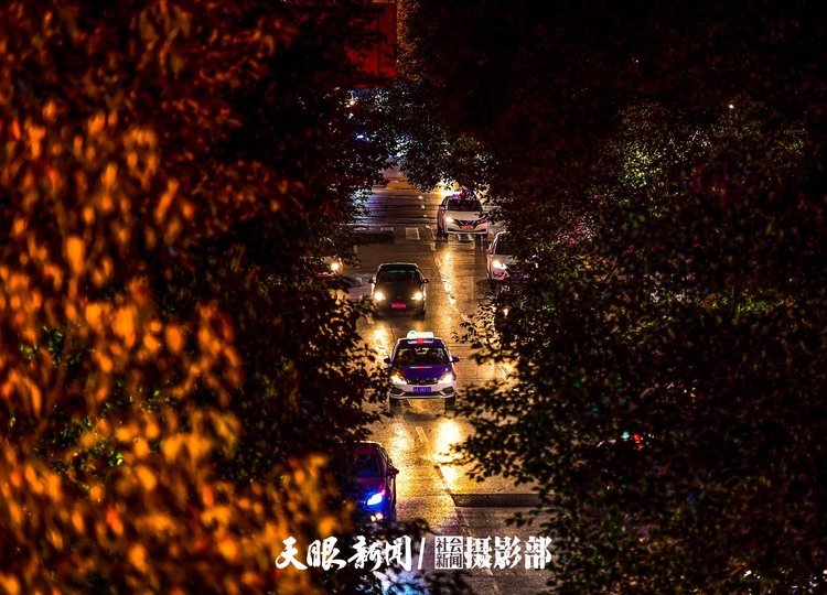 （中首）貴陽：紅紅火火迎新年 年味夜景亮起來