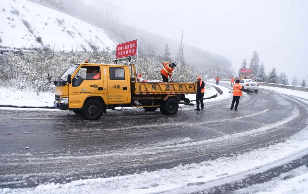 貴州出現持續性雪凝天氣 各地全力抗凝保暢