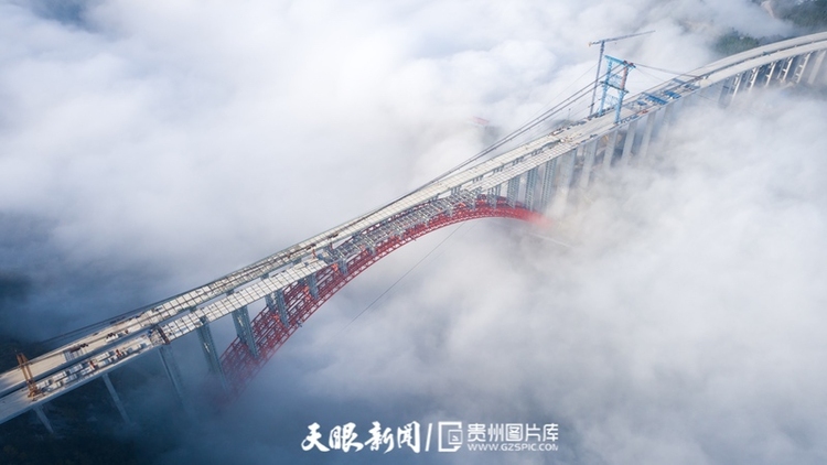 大發渠大橋：雲霧繚繞 壯美如畫