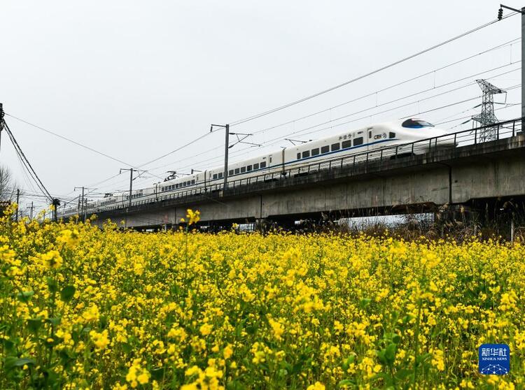 貴州：開往春天的列車