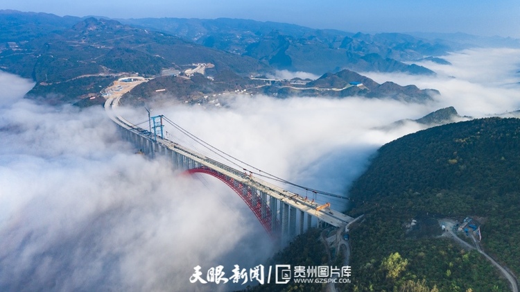 大發渠大橋：雲霧繚繞 壯美如畫