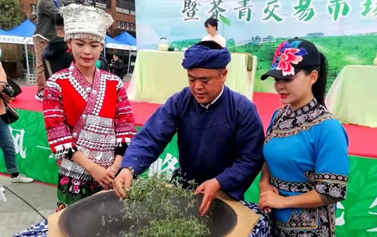 貴州黔南：都勻毛尖鳴鑼開採 茶青交易市場開市_fororder_都勻茶2