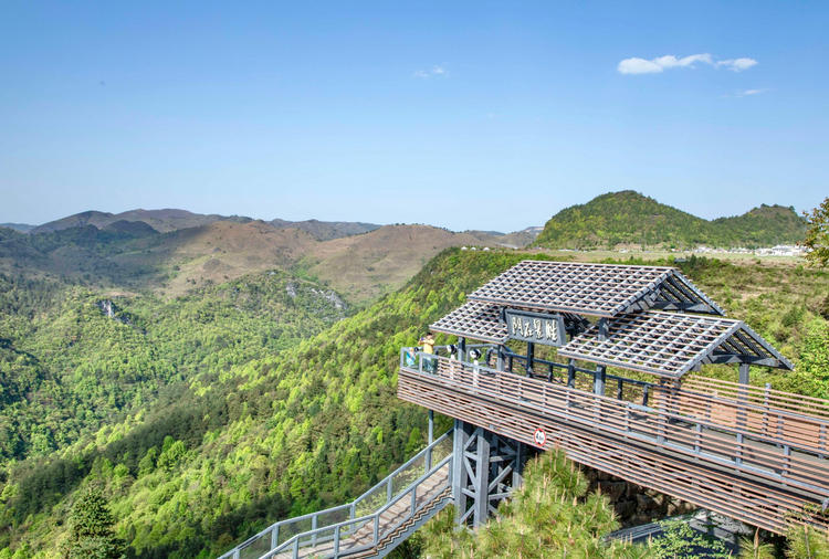 （中首）貴陽花溪石門村：田園間春意盎然