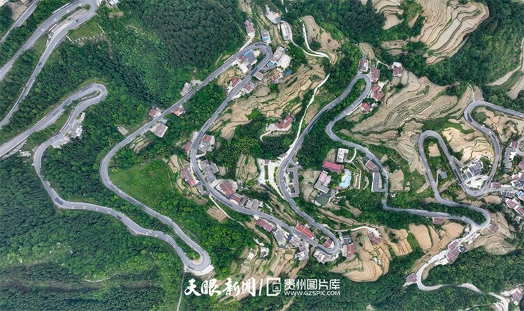 桐梓七十二道拐：彎道最密集的盤山公路