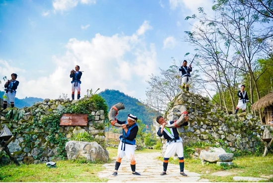 （供稿）貴州荔波推出“五一免費暢遊”大禮包 所有遊客免票遊A級景區_fororder_瑤山古寨