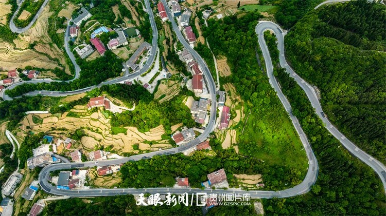 桐梓七十二道拐：彎道最密集的盤山公路