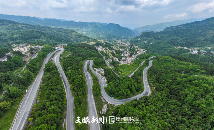 桐梓七十二道拐：彎道最密集的盤山公路