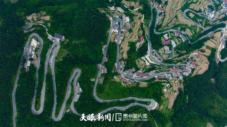 桐梓七十二道拐：彎道最密集的盤山公路