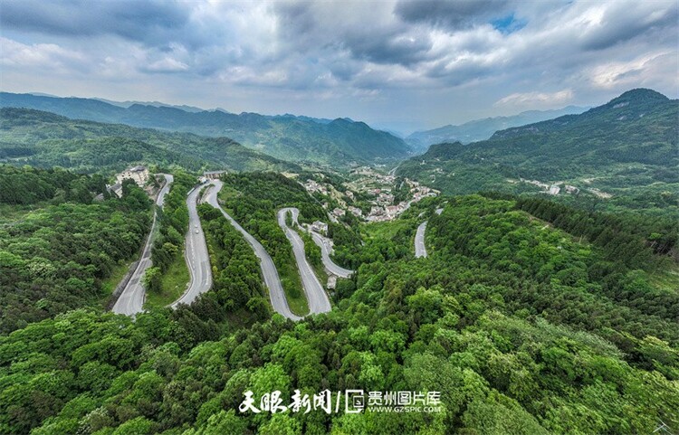 桐梓七十二道拐：彎道最密集的盤山公路