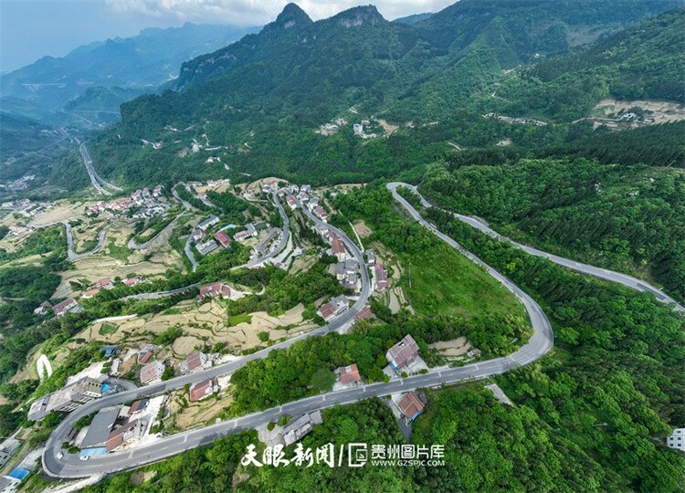 桐梓七十二道拐：彎道最密集的盤山公路