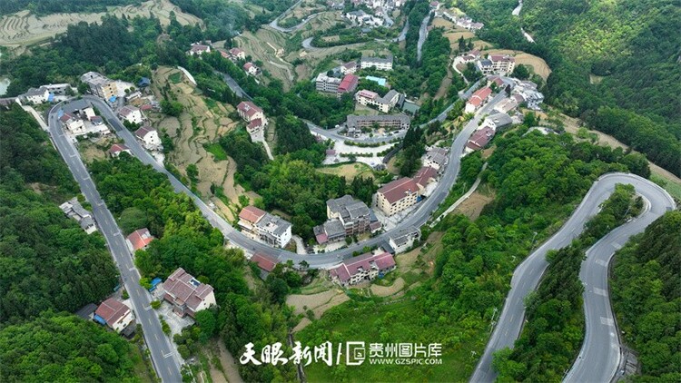 桐梓七十二道拐：彎道最密集的盤山公路