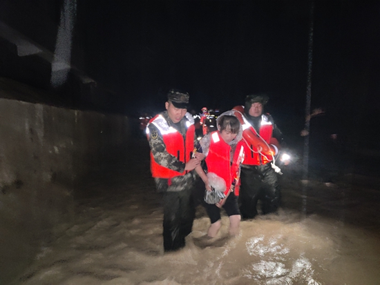 貴州惠水：遭遇特大暴雨襲擊 搶險救援井然有序_fororder_IMG_20220530_000501