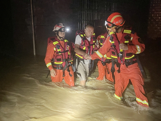 貴州惠水：遭遇特大暴雨襲擊 搶險救援井然有序_fororder_2