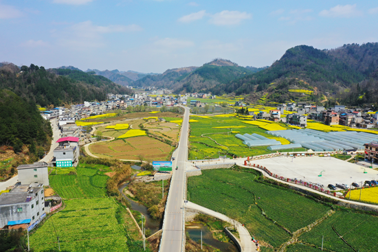 貴州紫雲：創建“四好”農村路 共築鄉村振興夢_fororder_紫雲1