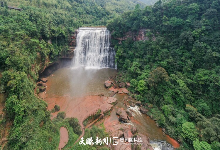 赤水：丹霞景觀氣勢磅薄