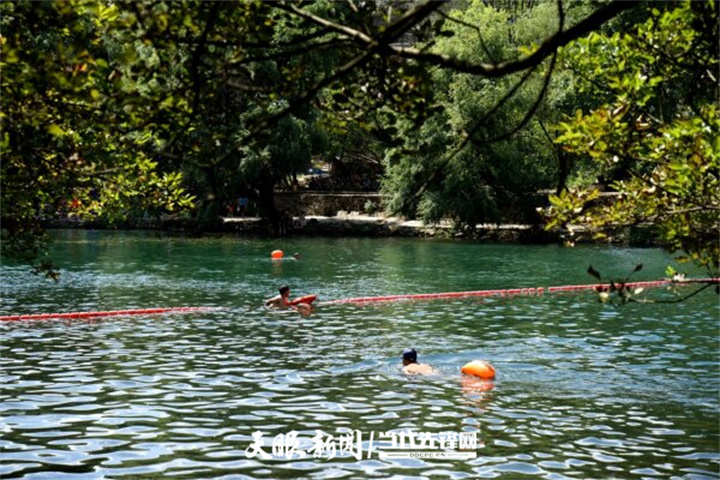 貴陽花溪平橋：市民戲水樂悠悠