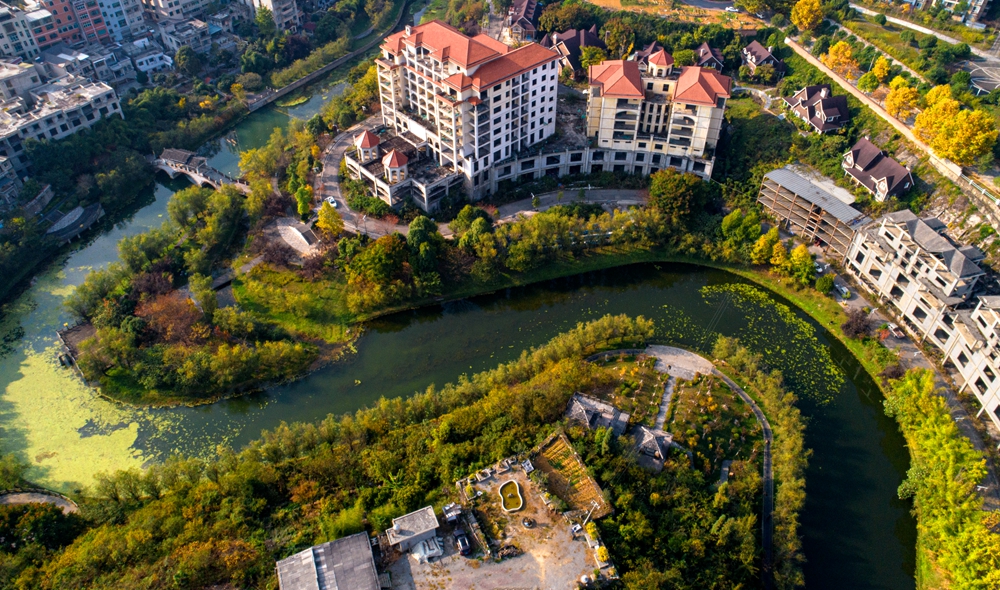 （供稿）貴州黔西：濕地公園美如畫_fororder_2022年11月6日，貴州省黔西市水西濕地公園，新城、濕地、綠地融為一體，景色宜人（無人機照片）。DJI_0074.JPG