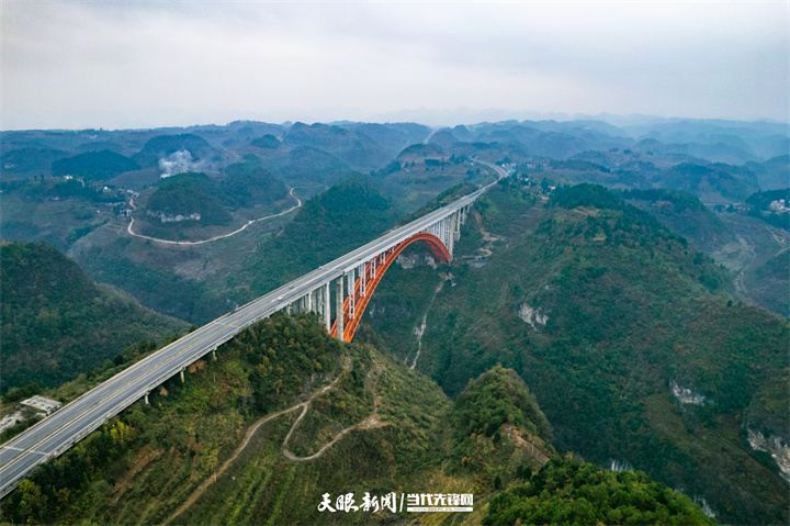 （中首）畢節總溪河大橋：路從山中來 天塹變通途