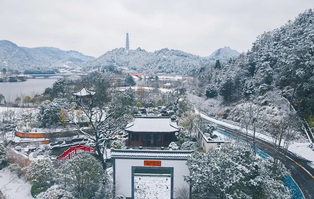 （供稿）貴州多地迎降雪 白色大地景色美_fororder_綠博園