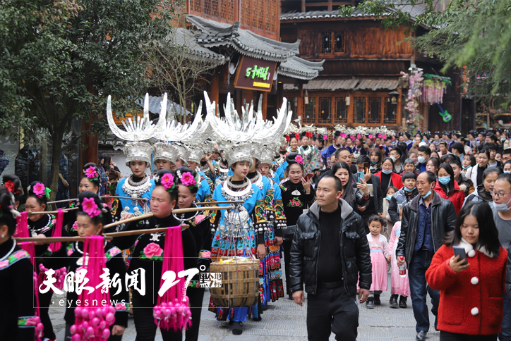 貴州旅遊市場熱 遊客玩得嗨