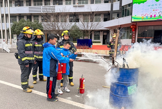 （供稿）貴州惠水：紅藍校長進校園 革命精神代代傳_fororder_2