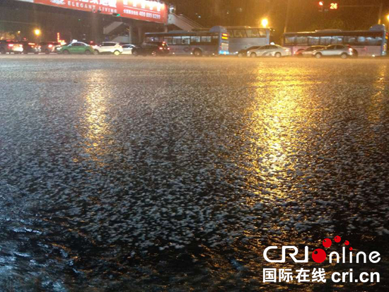 雷雨冰雹襲擊貴州多地  低窪地區成“冰河”