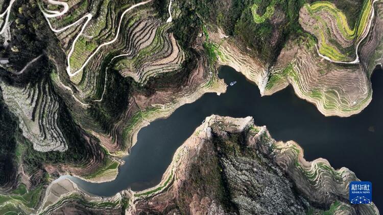 貴州開陽：烏江河畔花開景如畫