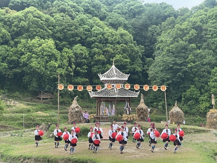 貴州肇興“為岑所繡”非遺手工坊6幅藝術品獲邀參加國際藝術交流活動