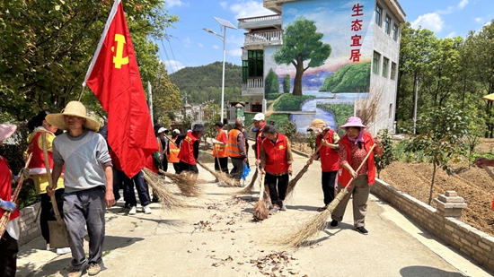 （供稿）貴州修文：推進農村“八亂”整治工作 擦亮鄉村振興底色_fororder_20230423142907-Qj3o0w-20230423132650-LLCQ70-