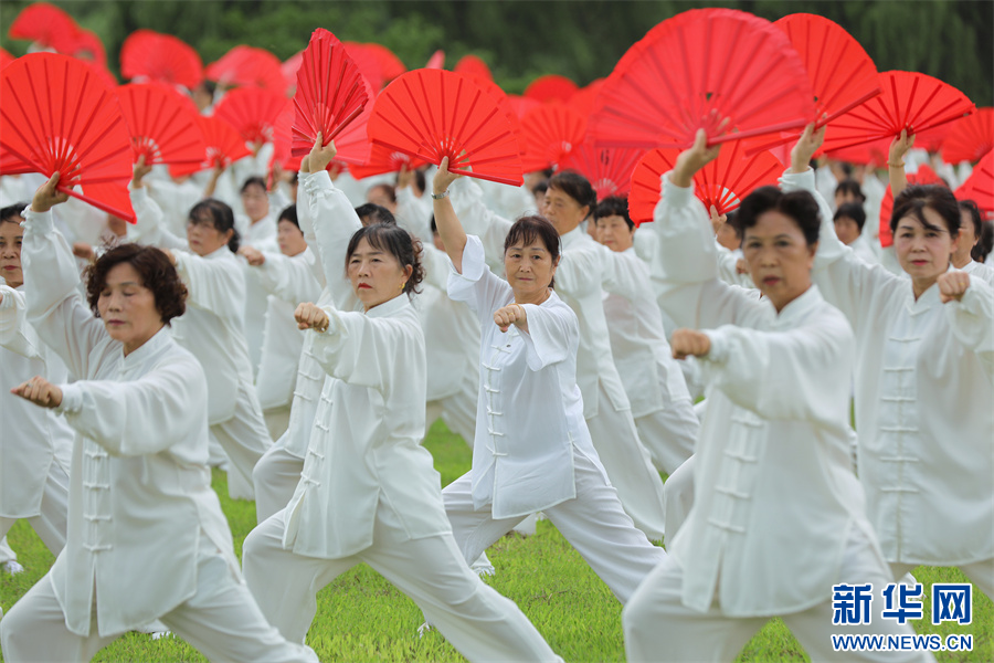 貴陽市民“武”動雲漫湖