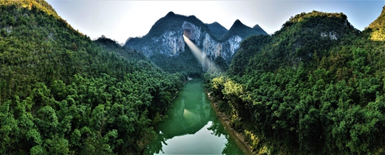 貴州：守住綠水青山 繪就最美生態畫卷_fororder_安順紫雲格凸河