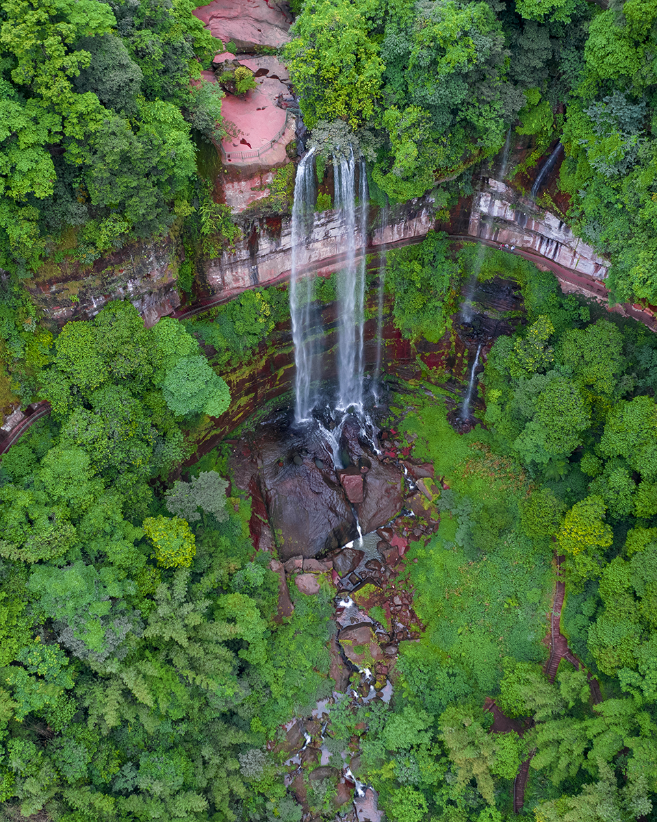 （中首）貴州：山高水長玉簾飛