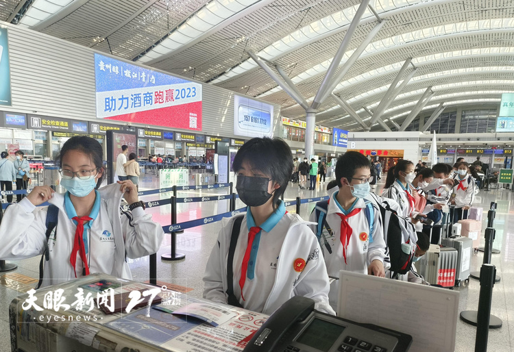 （頭條）貴州避暑旺季到來—— 度假訂單猛漲 機場旅客激增