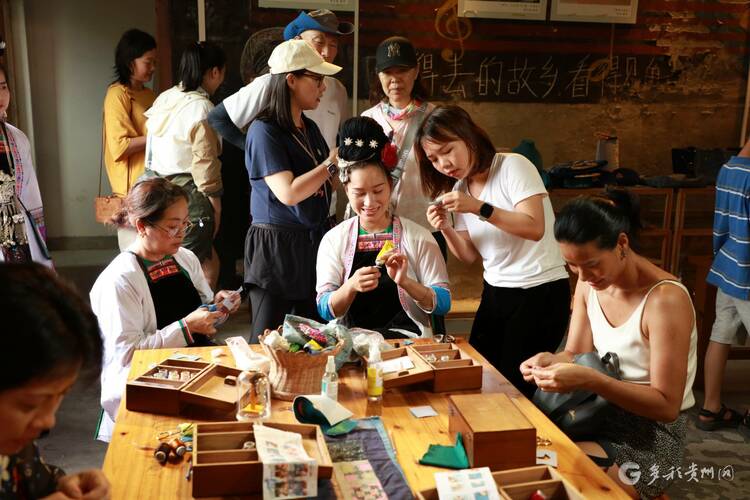 貴州從江：非遺刺繡引客來