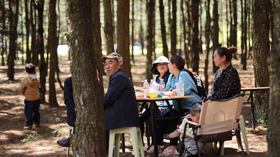 水城國家杜鵑公園 露營避暑好去處_fororder_悠閒的避暑時光 (3)