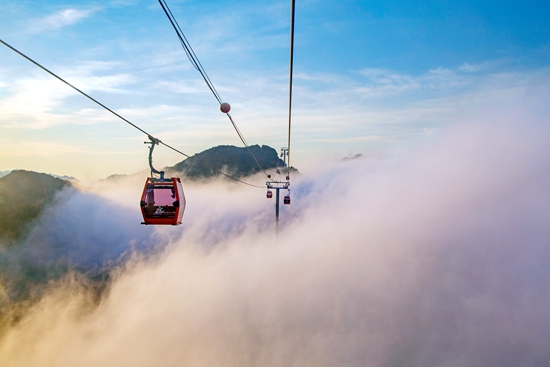 貴州鍾山：暢享夏日清涼 避暑旅遊人氣旺_fororder_梅花山索道 郭君海