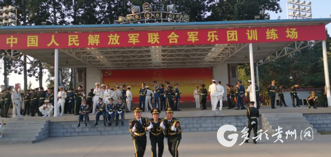 （副頭條）國慶大閱兵上，貴州90後小夥參加聯合軍樂團演奏