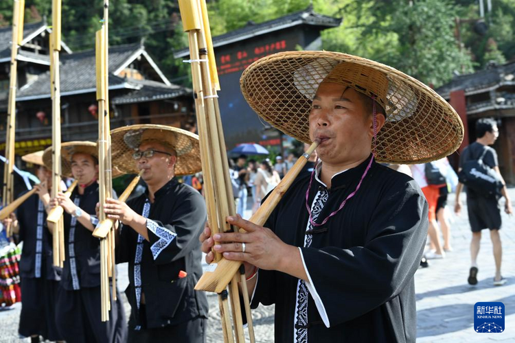 貴州雷山：西江苗寨引遊人