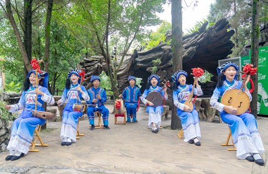 貴州黔西南：綠水青山踏歌行“旅遊+”打造全域旅遊目的地_fororder_八音坐唱